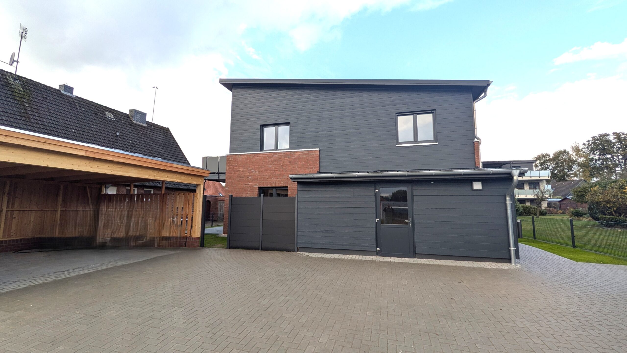 Fahrradschuppen und Carport